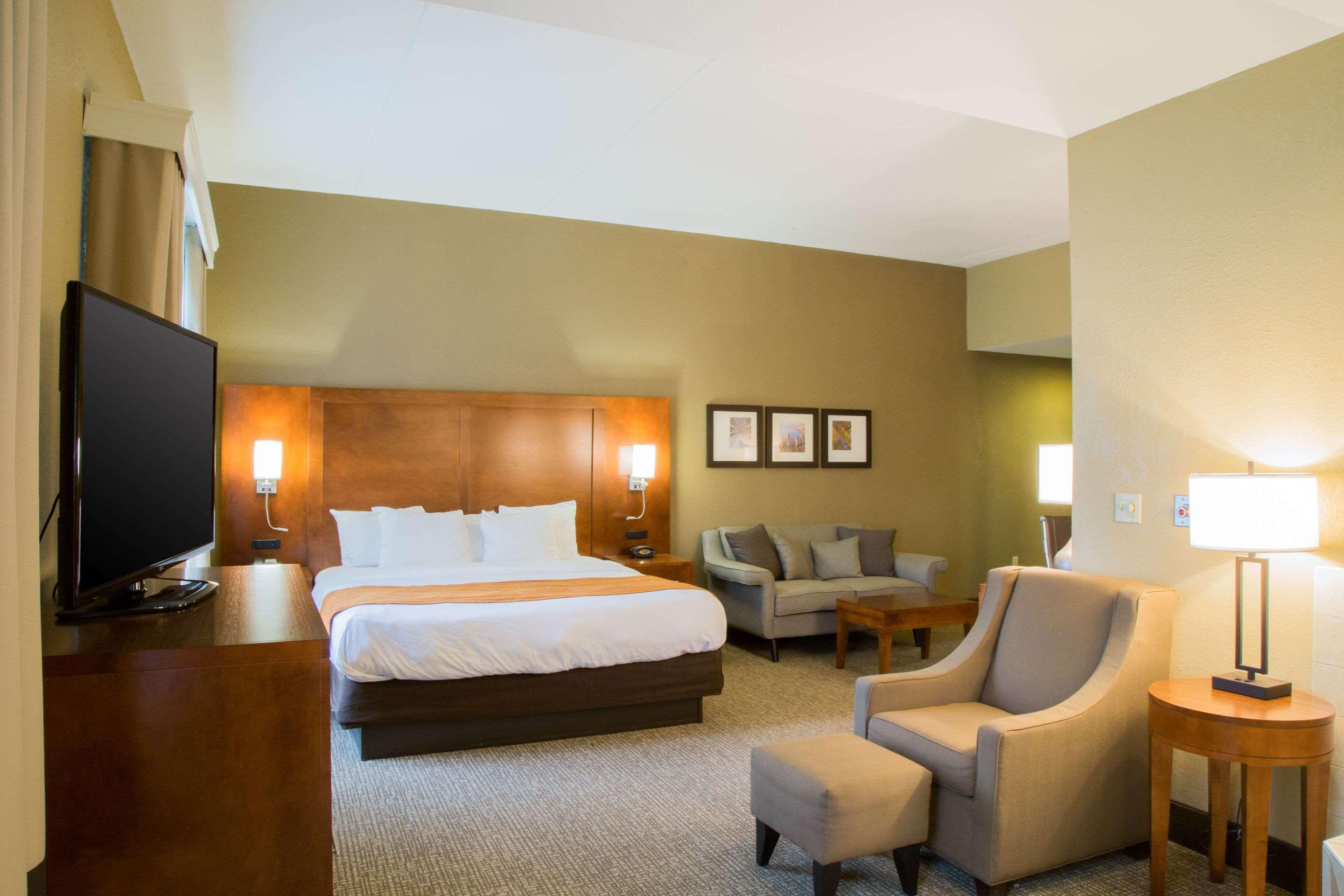Comfort Suites Grand Rapids South Екстериор снимка