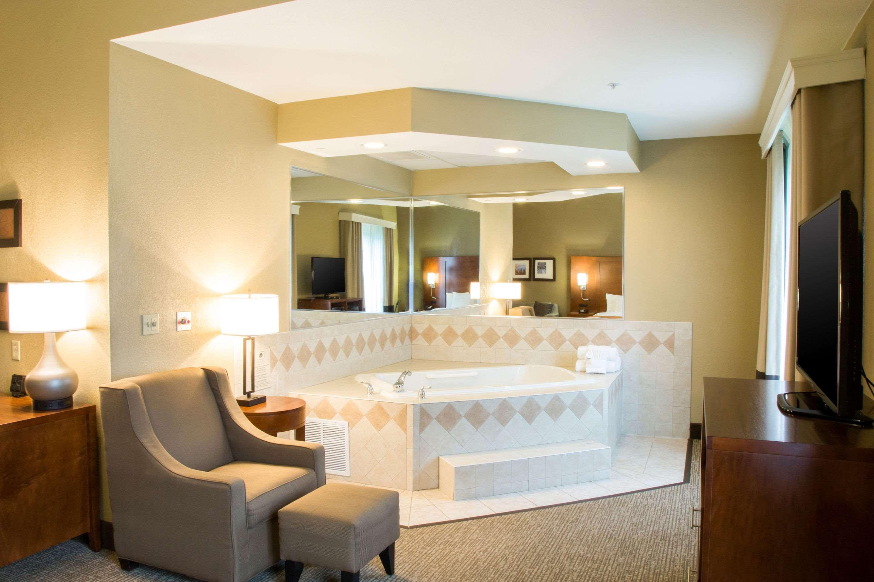 Comfort Suites Grand Rapids South Kentwood Екстериор снимка