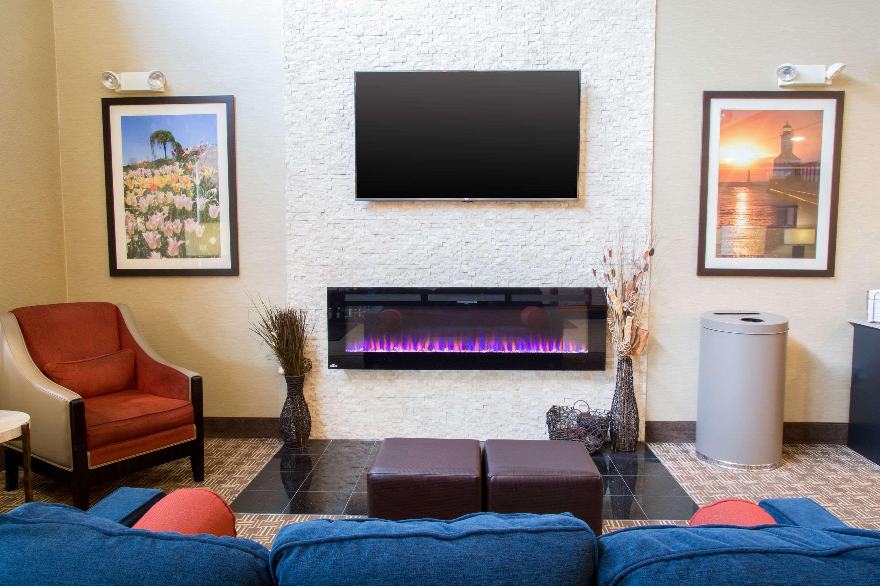 Comfort Suites Grand Rapids South Kentwood Екстериор снимка