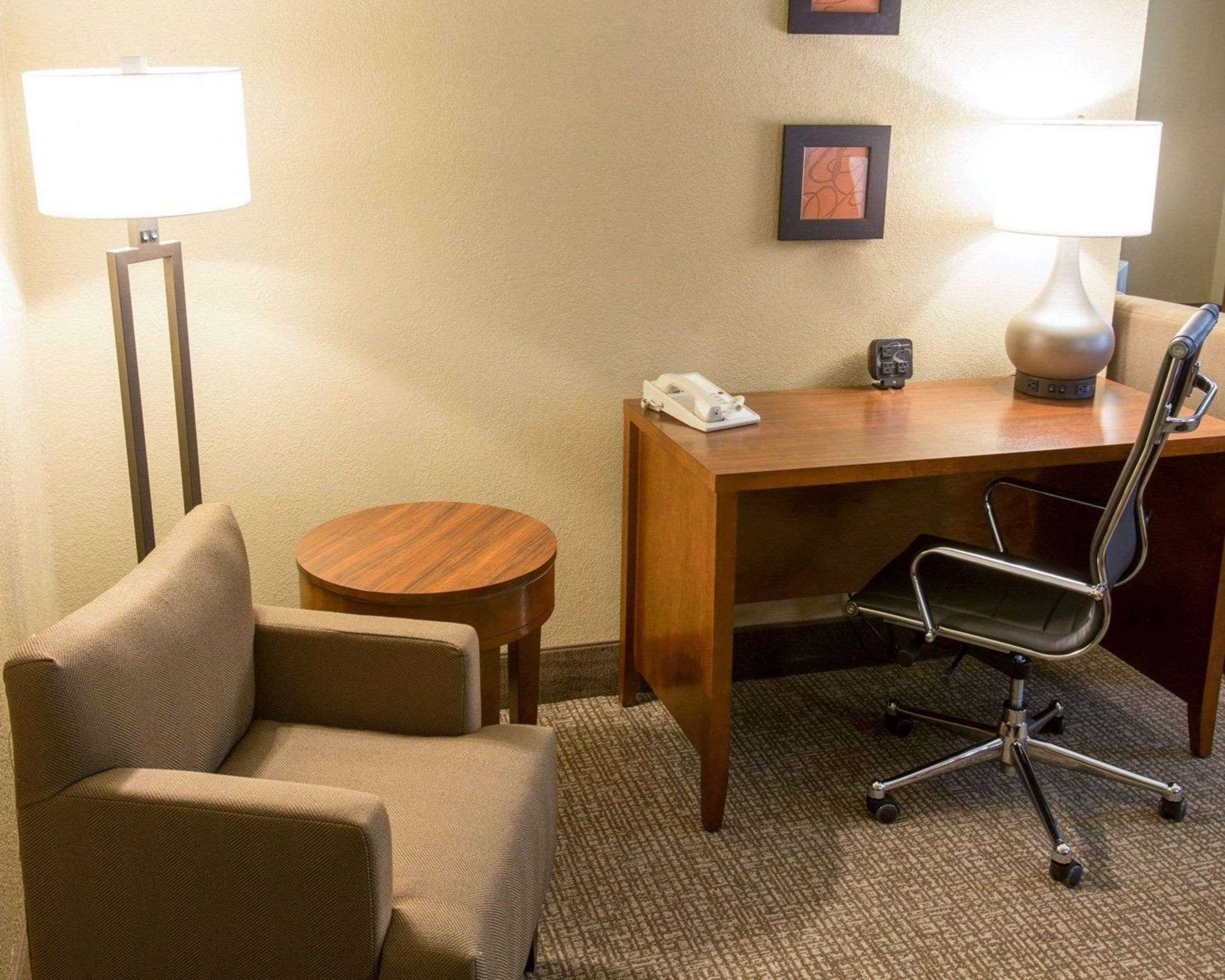 Comfort Suites Grand Rapids South Kentwood Екстериор снимка