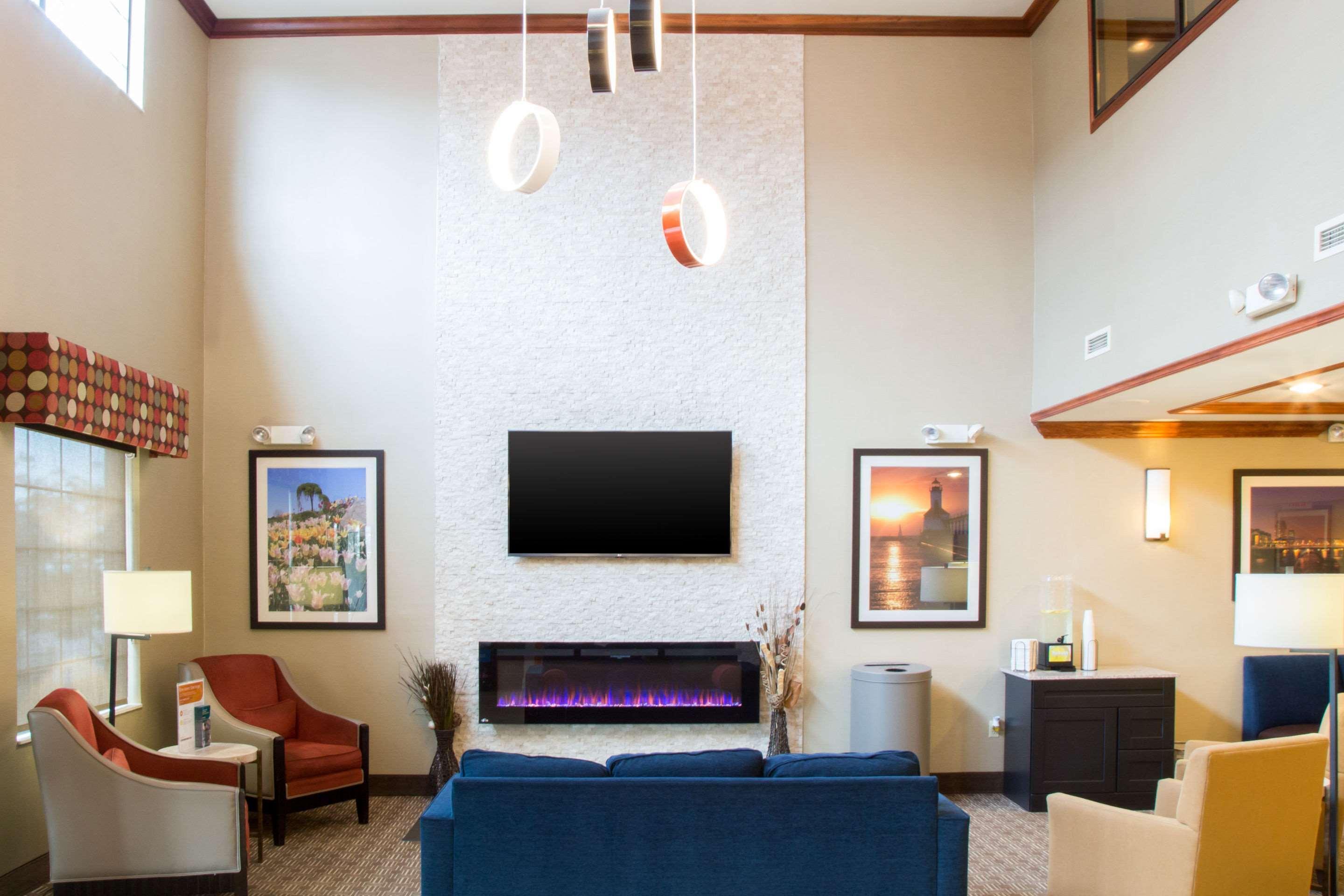 Comfort Suites Grand Rapids South Kentwood Екстериор снимка