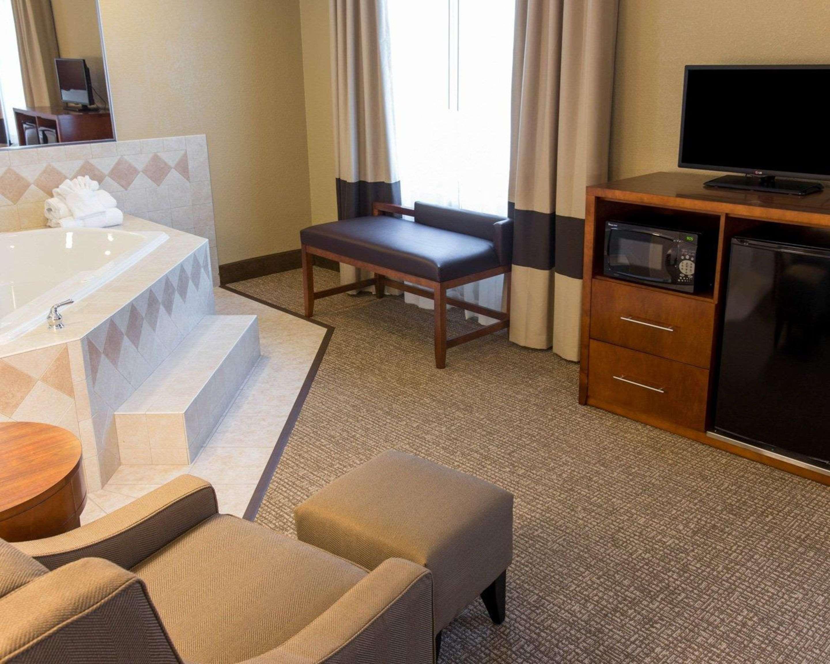 Comfort Suites Grand Rapids South Kentwood Екстериор снимка