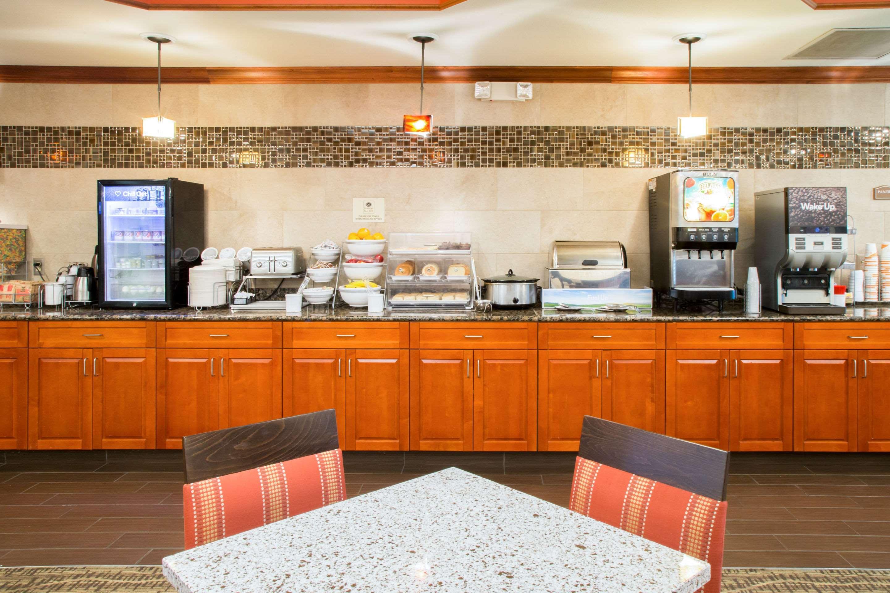 Comfort Suites Grand Rapids South Kentwood Екстериор снимка