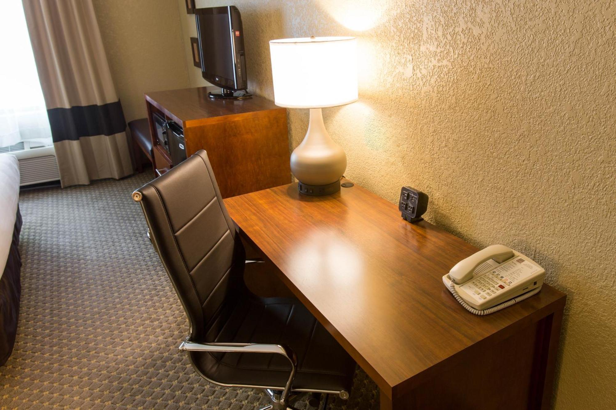 Comfort Suites Grand Rapids South Kentwood Екстериор снимка